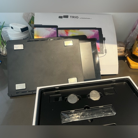 Trio by Mobile Pixels extra portable Laptop Monitor - Picture 3 of 3